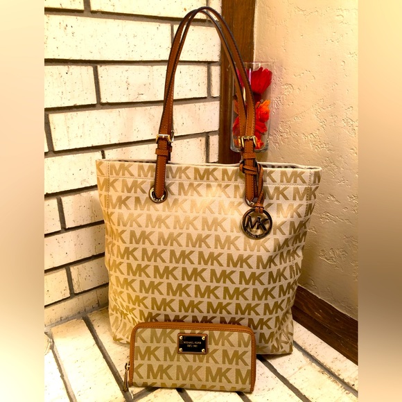 Michael Kors Handbags - 2 - Piece - Micheal Kors - Signature Jacquard North South Tote and Wallet